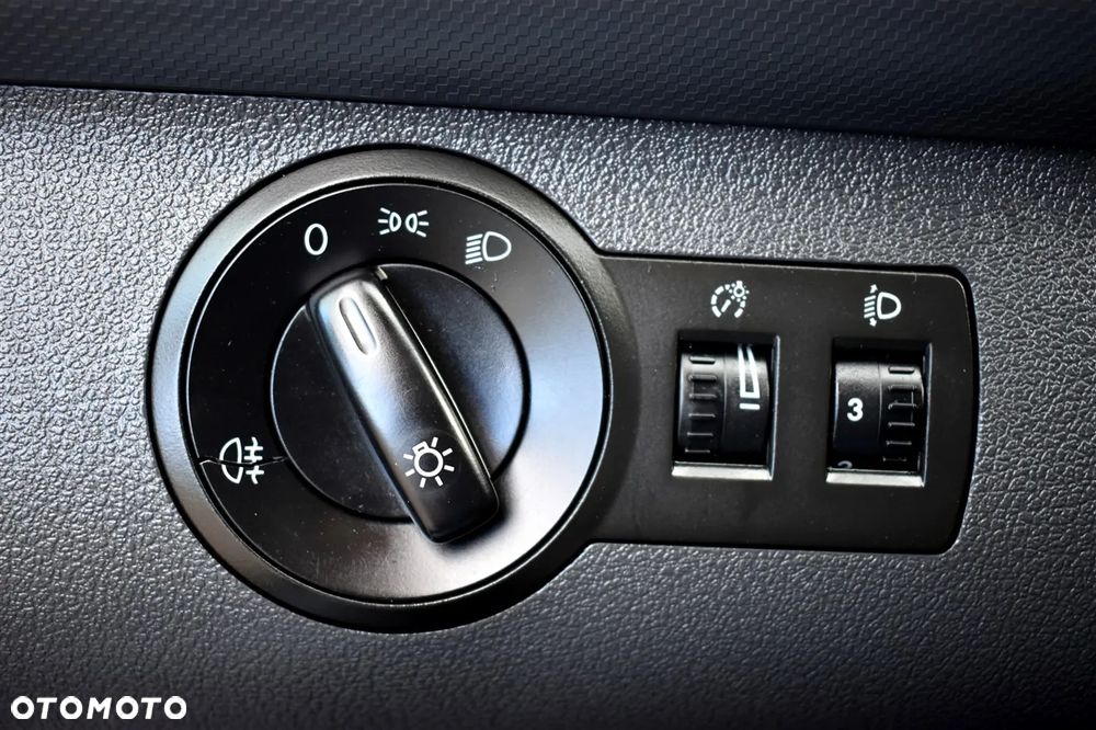 Volkswagen Caddy Maxi Comfortline BMT - 28