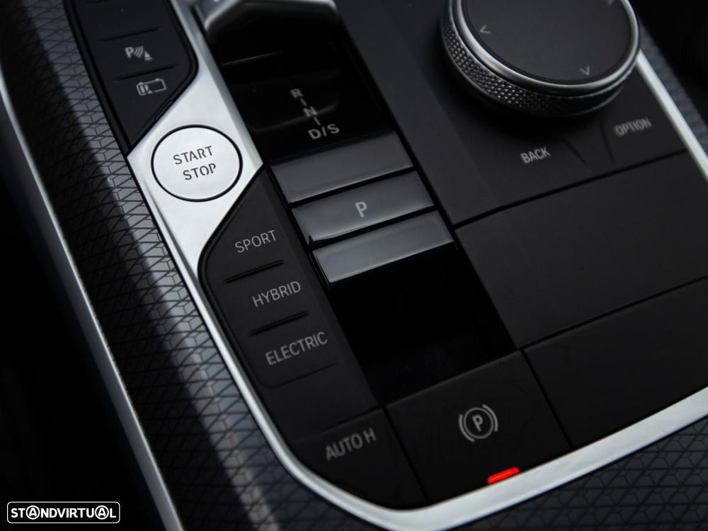 BMW 330 e Pack Desportivo M Auto - 22