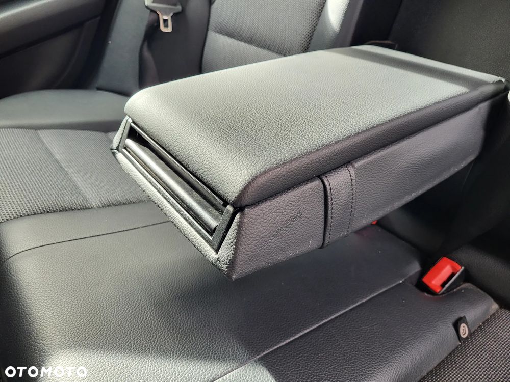 Mercedes-Benz Klasa C 180 K BlueEff Avantgarde - 21