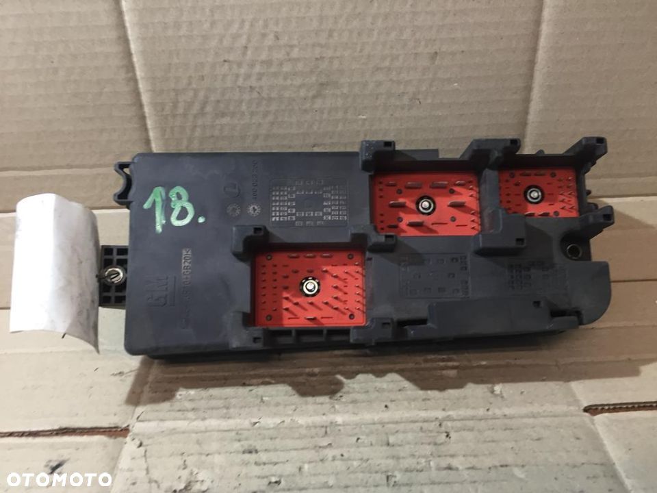 #SKRZYNKA BEZPIECZNIKÓW OPEL VECTRA C  1.9 CDTI nr 13187505 - 2