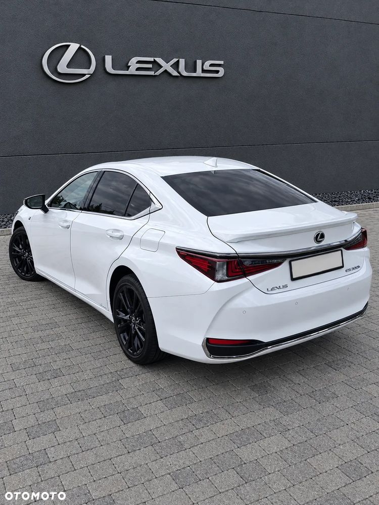 Lexus ES - 7