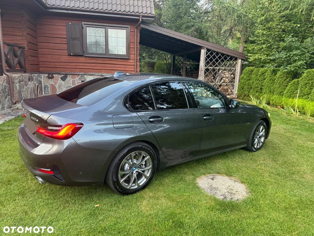 BMW Seria 3 330e Sport Line - 33