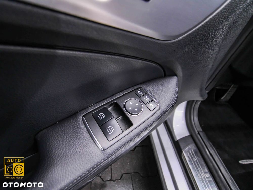 Mercedes-Benz SLK 200 (BlueEFFICIENCY) 7G-TRONIC - 24