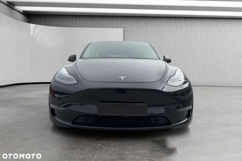 Tesla Model Y - 9