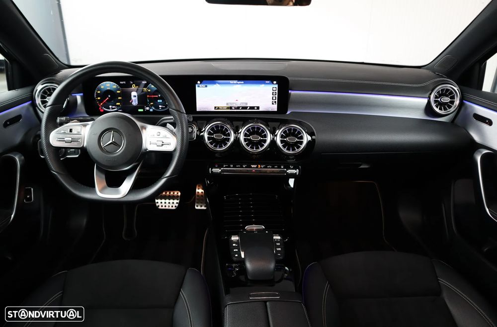 Mercedes-Benz A 250 e 8G-DCT AMG Line - 12