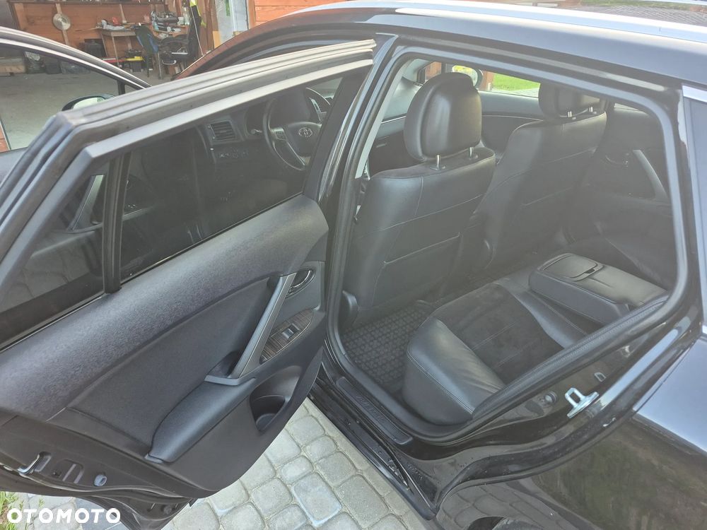 Toyota Avensis 1.8 Premium EU5 - 13