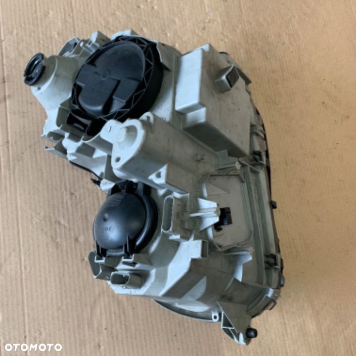 MERCEDES C 203 lampa xenon prawa europa uszkodzona - 3