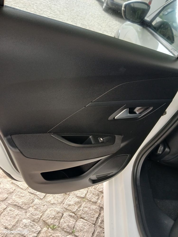 Peugeot e-208 50 kWh GT Line - 6