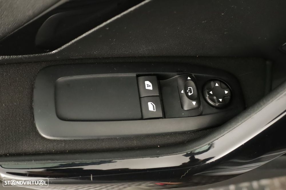 Peugeot 208 1.2 PureTech Signature - 22