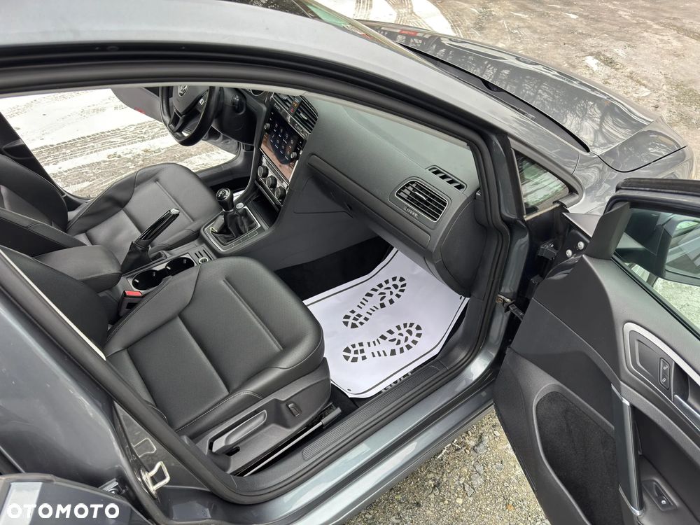 Volkswagen Golf - 24