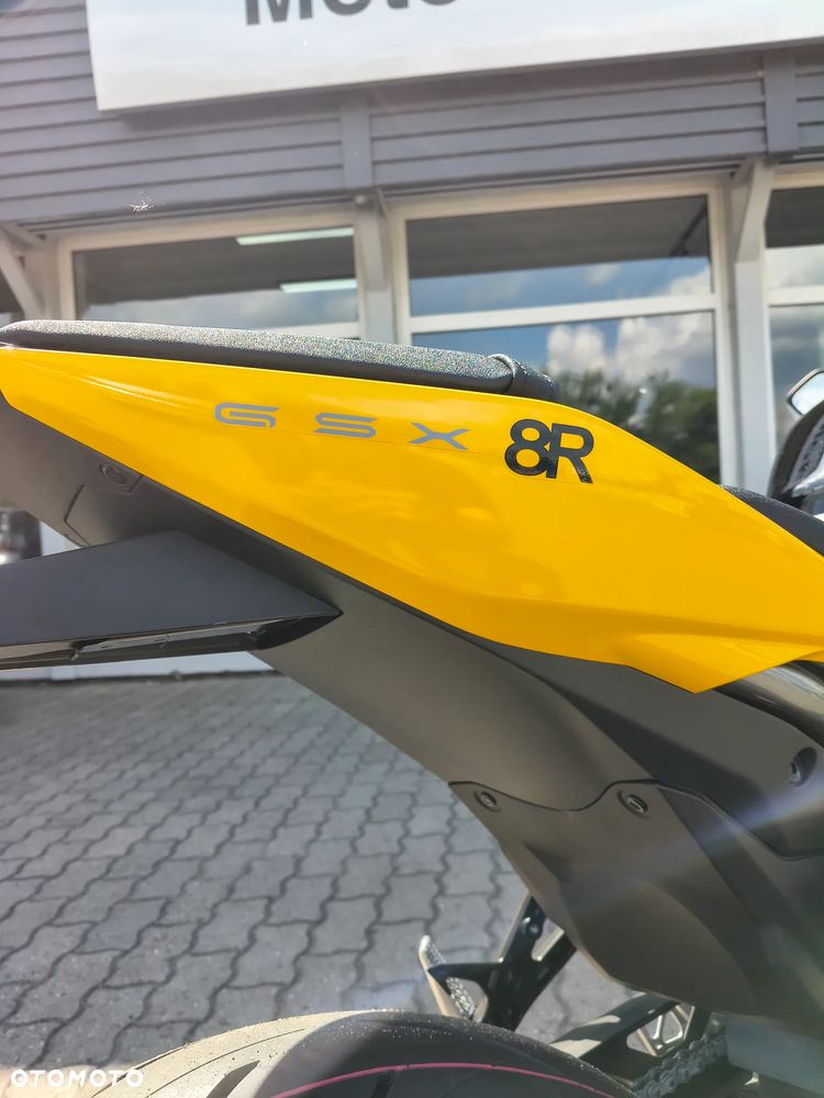 Suzuki GSX - 8