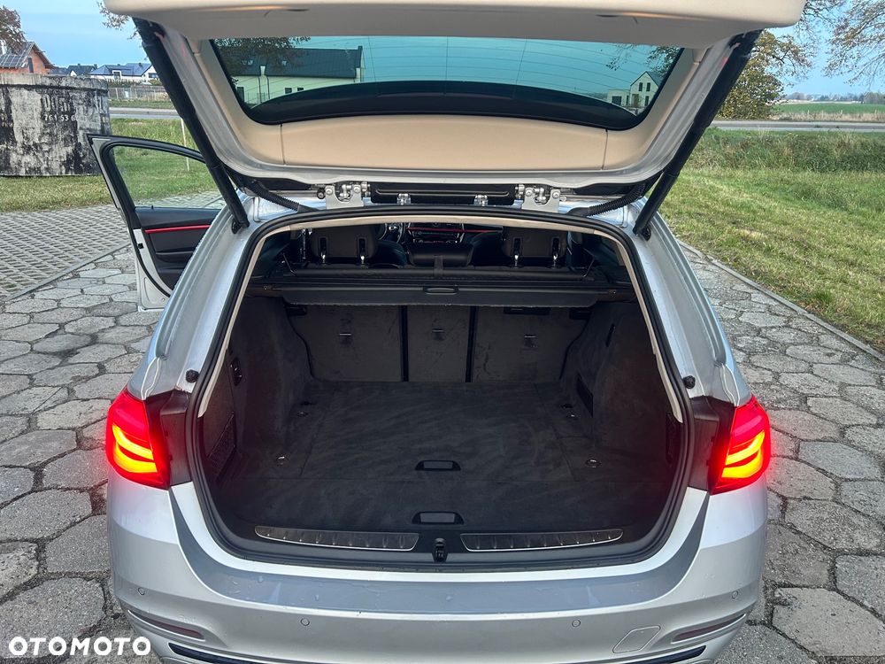 BMW Seria 3 320d Sport Line Shadow - 23