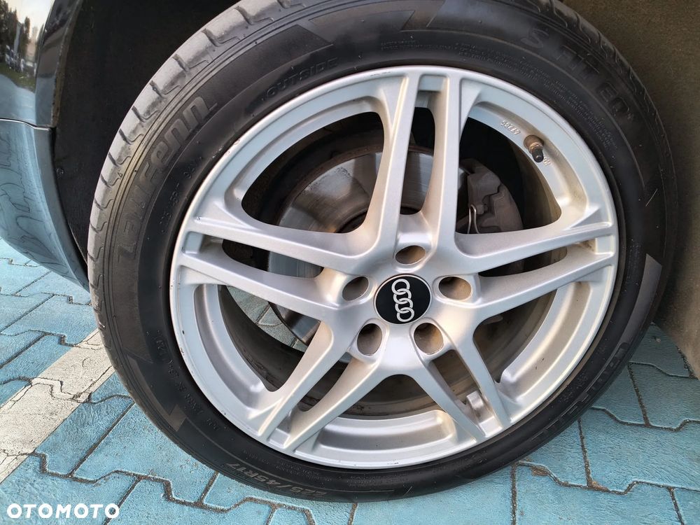 Audi A4 Avant 2.0 TDI - 9