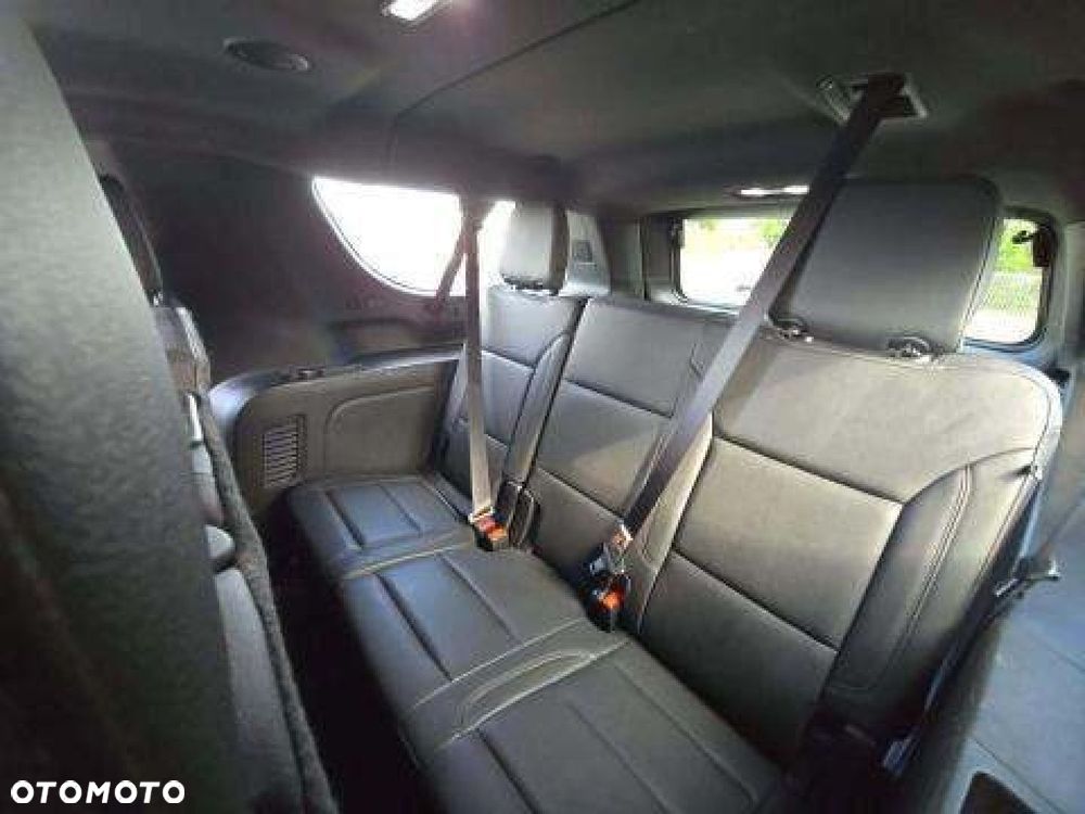 Chevrolet Suburban - 4