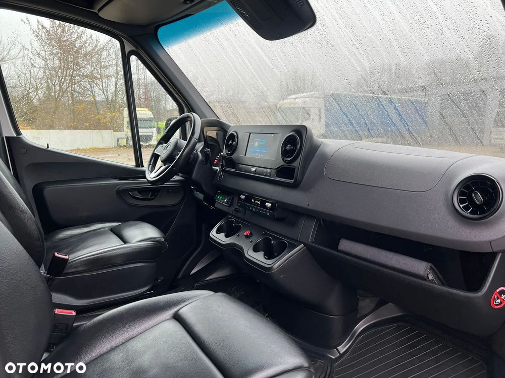 Mercedes-Benz Sprinter - 13