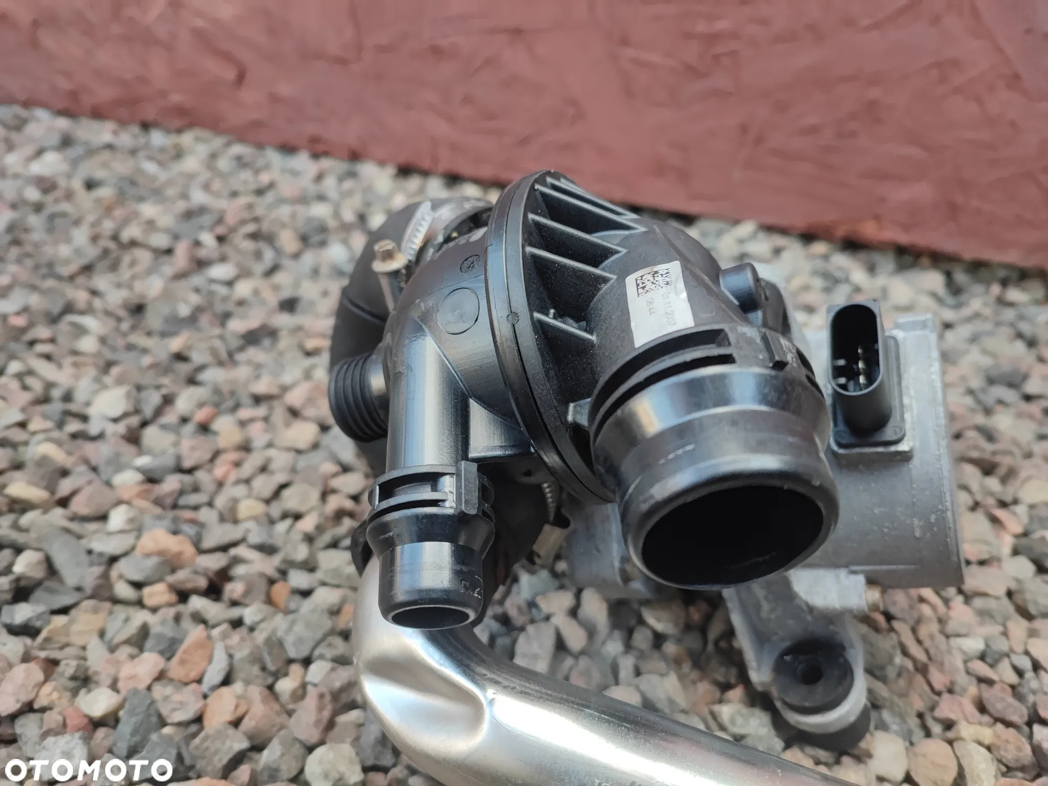 BMW E90 / E92 / E82 / E81 / E93 / E92LCI / E87 ORYGINALNA ELEKTRYCZNA POMPA WODY + TERMOASTAT DO SILNIKÓW GAMY N43 ( 1.8i / 2.0i ) O NR.  11 51 7 586 929 / 11 53 8 671 515 / 11 53 7 552 403 OEM SPRAWNA W 100% - 14