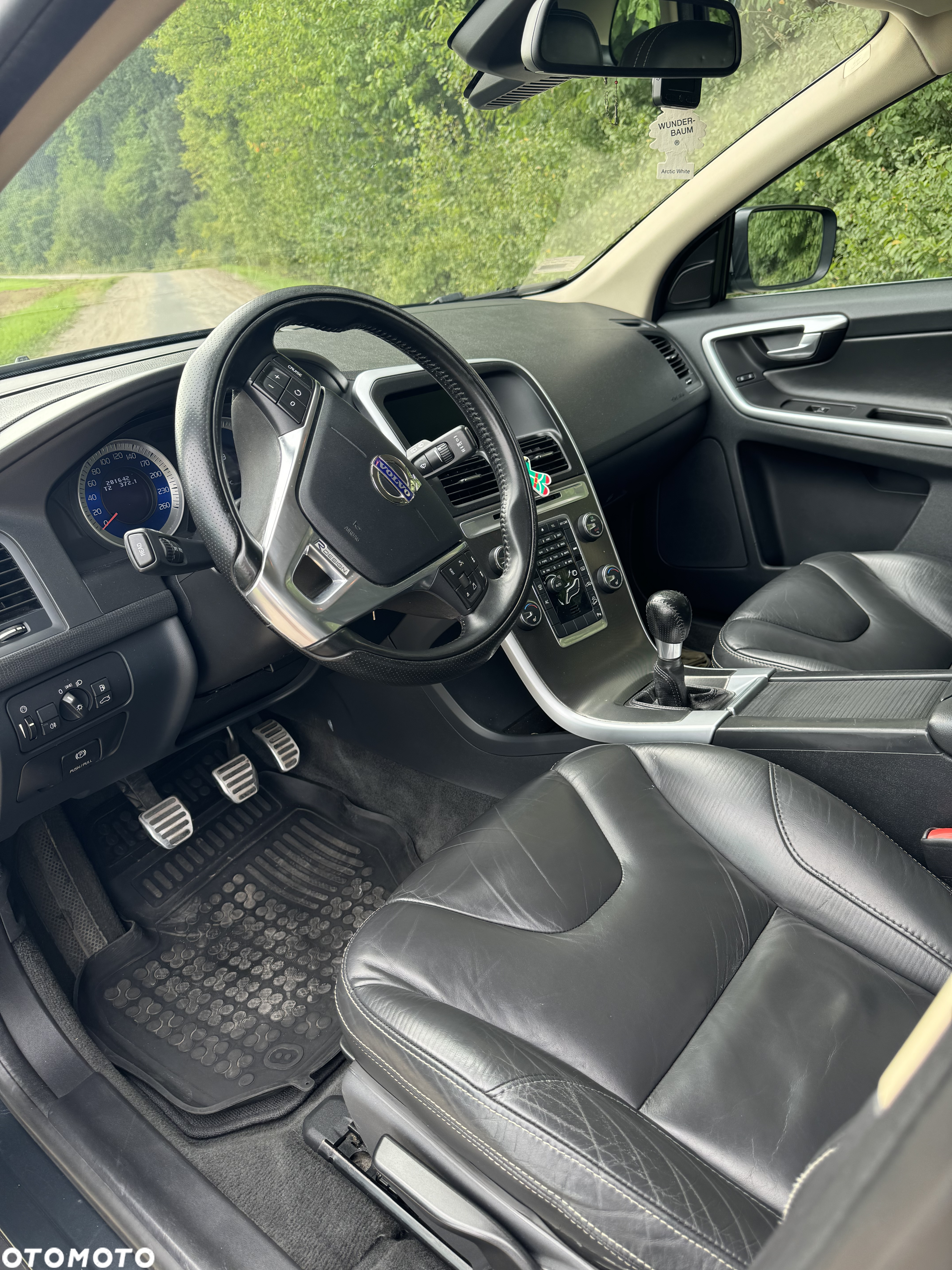 Volvo XC 60 D5 AWD R-Design - 4