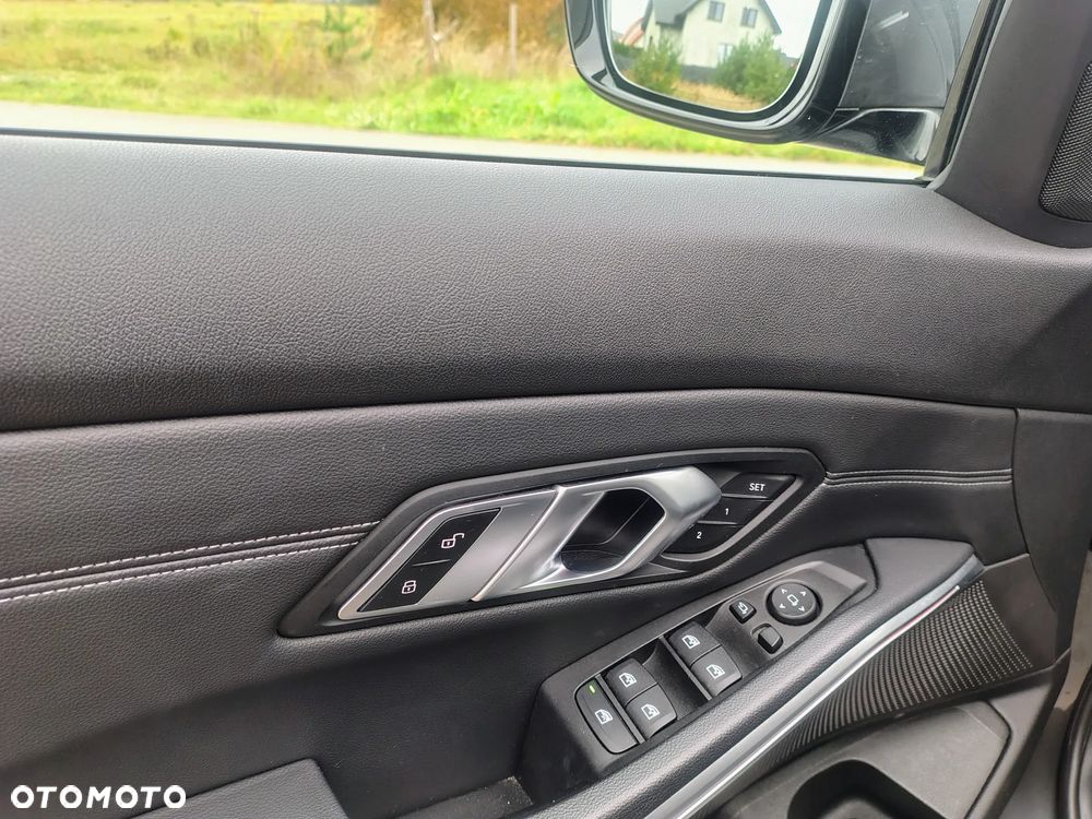 BMW Seria 3 320d M Sport Shadow sport - 9