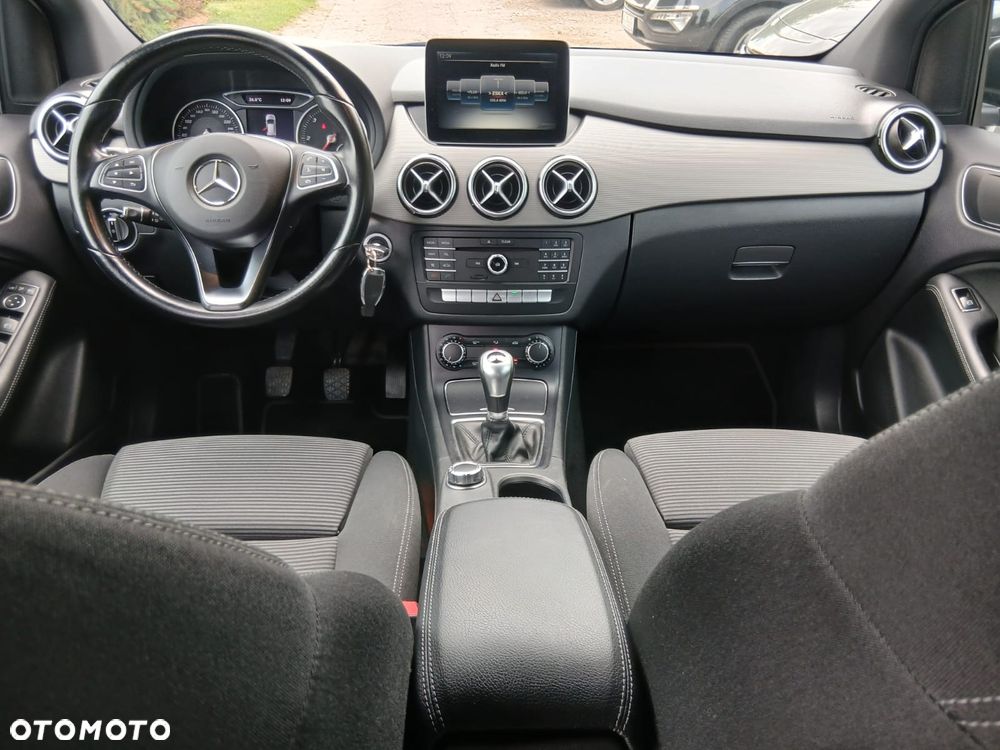 Mercedes-Benz Klasa B 180 d Edition - 28