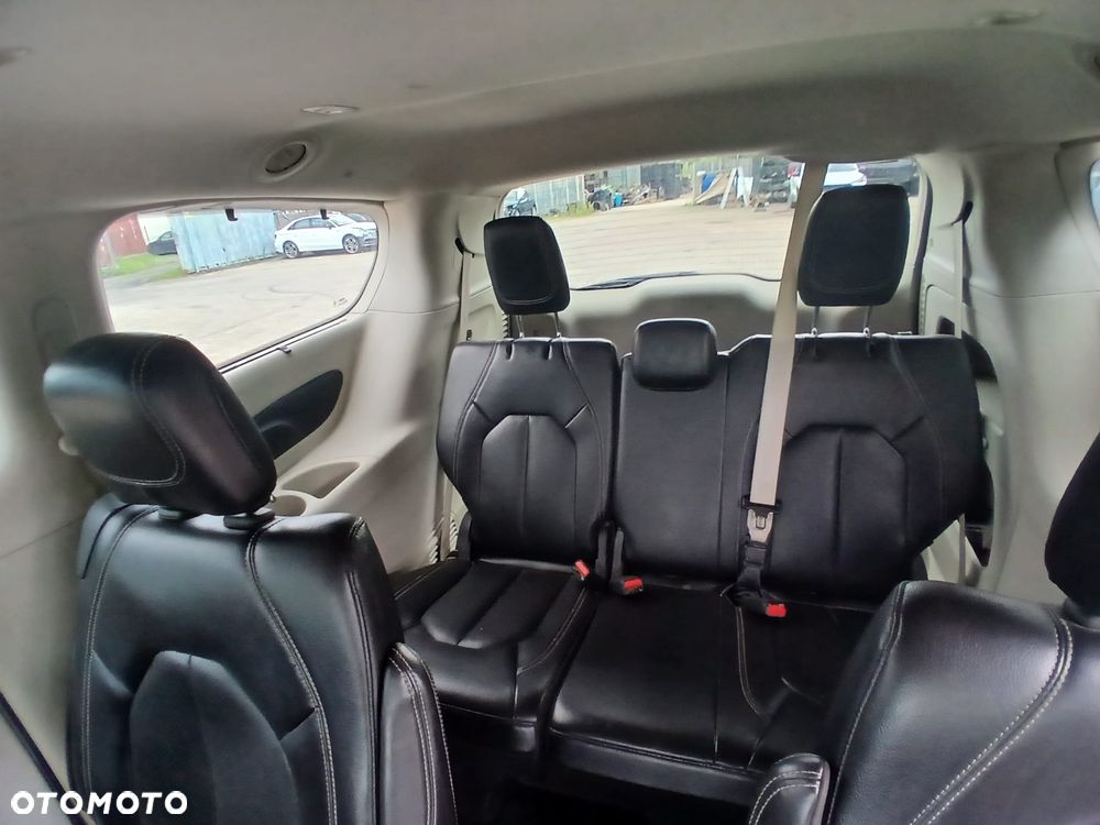 Chrysler Pacifica - 18