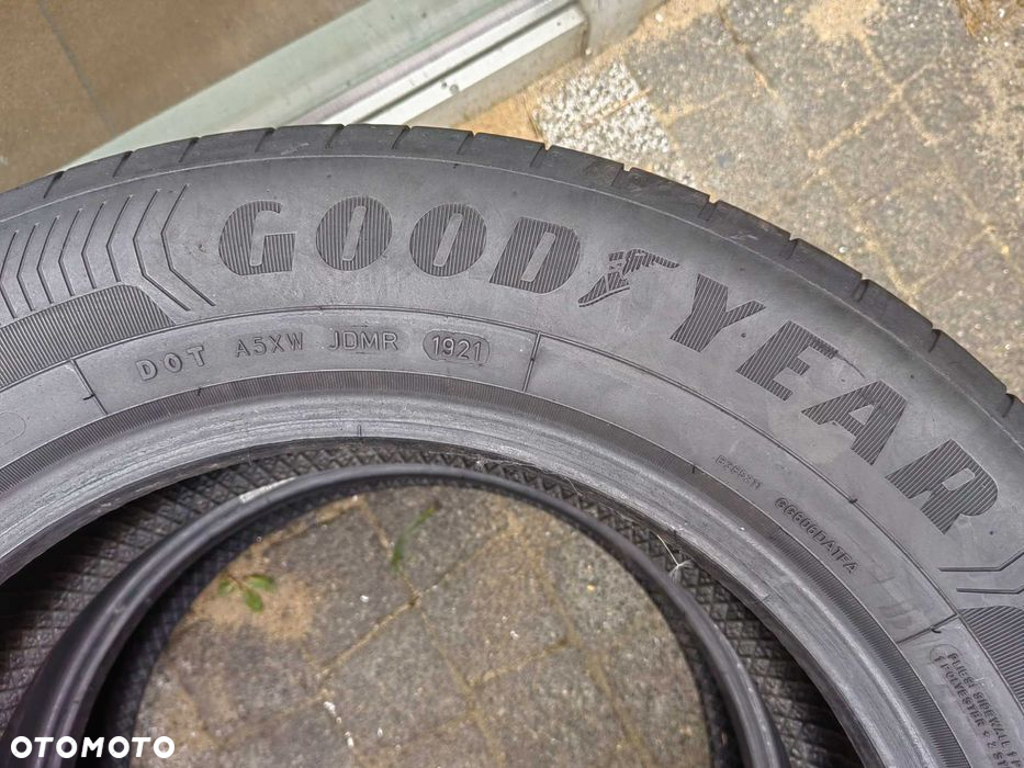205/60R16 92V Goodyear Efficientgrip performance para lato PL114 - 4