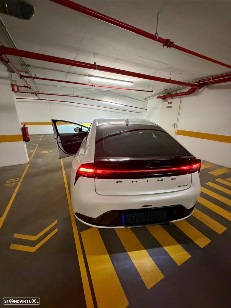 Toyota Prius 2.0 Plug-in Luxury - 12
