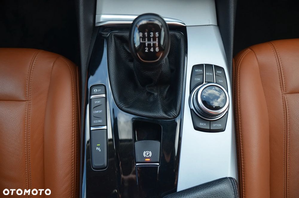 BMW Seria 5 520d M Sport - 28