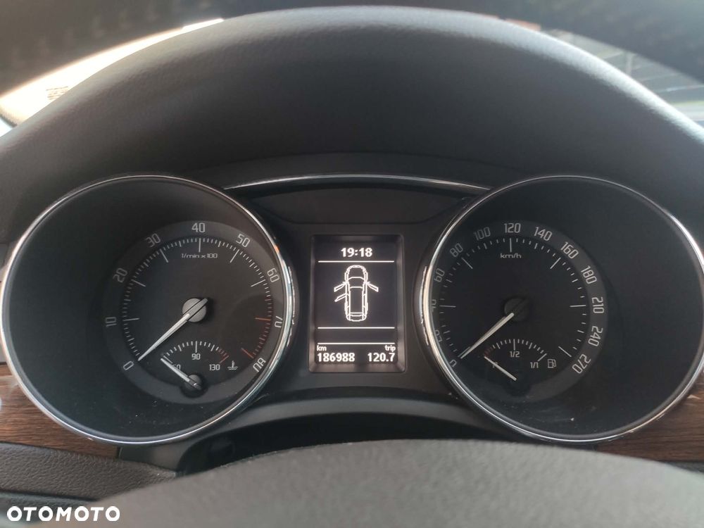 Skoda Superb 2.0 TSI L&K DSG - 17