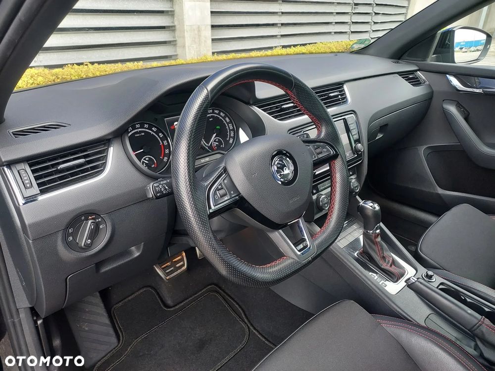 Skoda Octavia 2.0 TDI DSG RS - 35