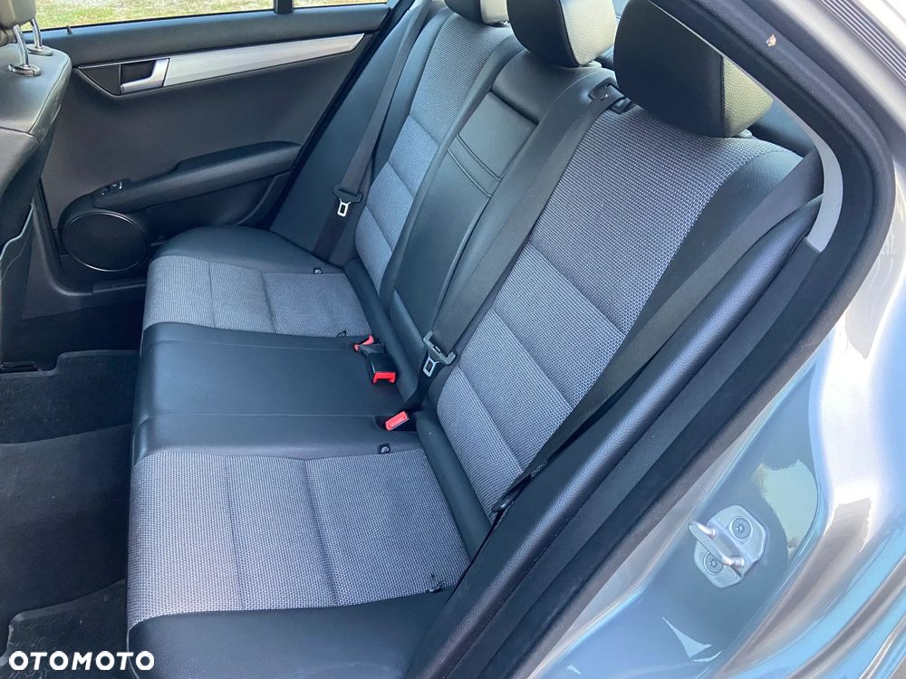 Mercedes-Benz Klasa C 180 CDI Avantgarde Edition - 32