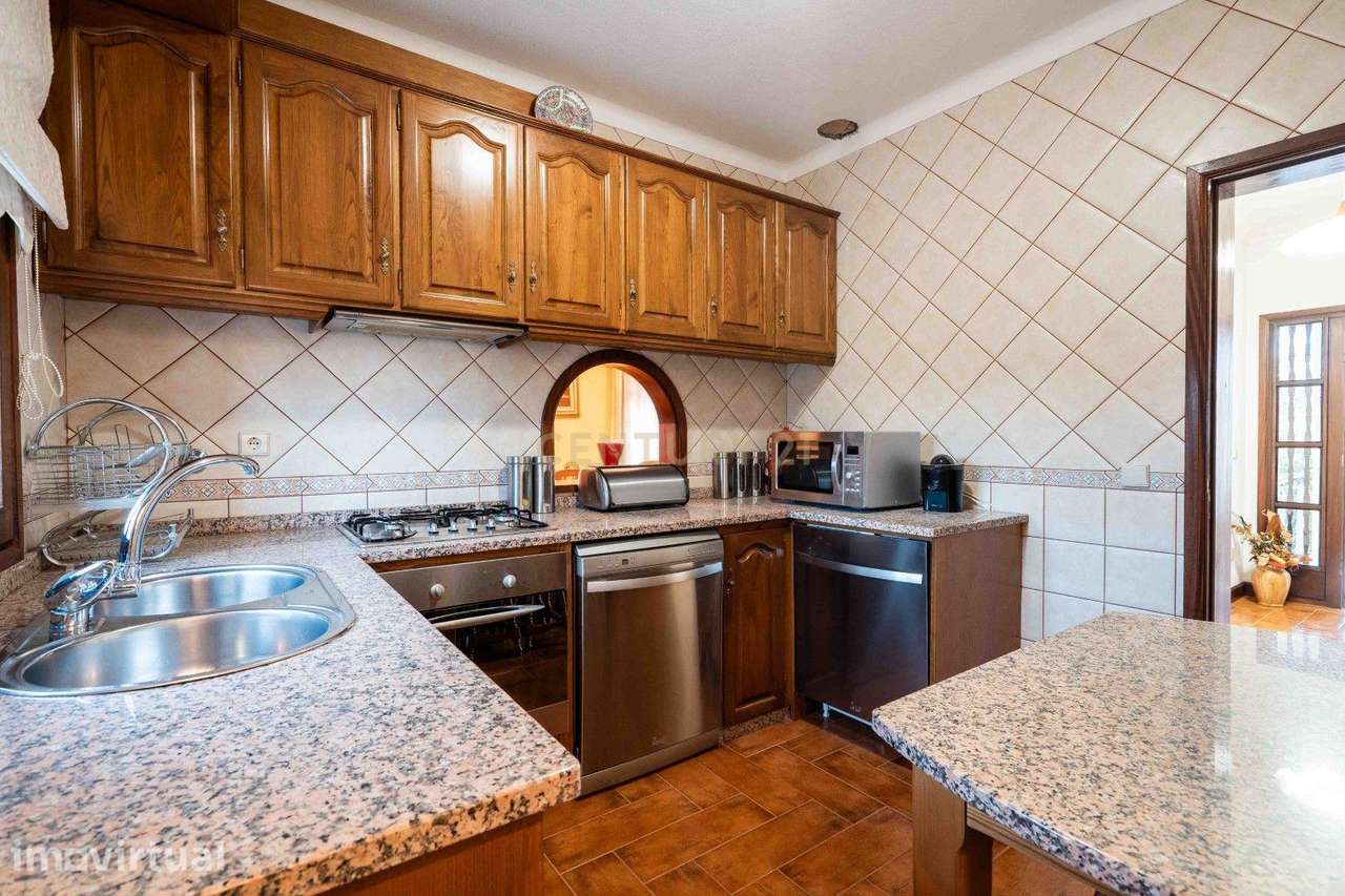 Vende-se Moradia T4 na Póvoa da Abraveia – Vila Nova de Poiares - Grande imagem: 2/36