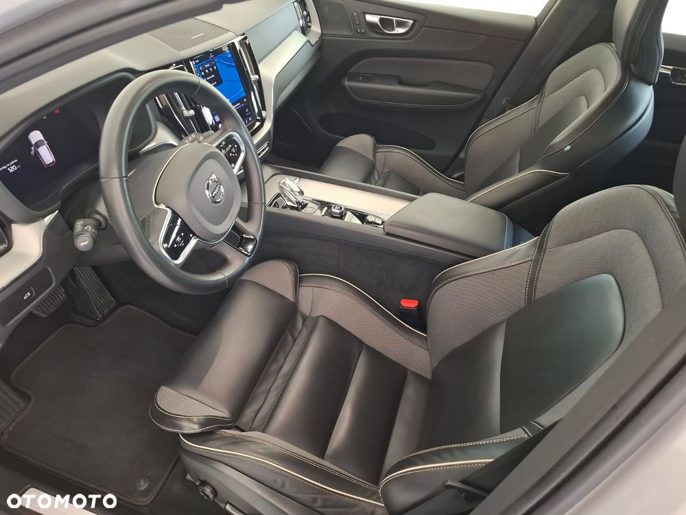 Volvo XC 60 B4 D AWD Plus Dark - 13