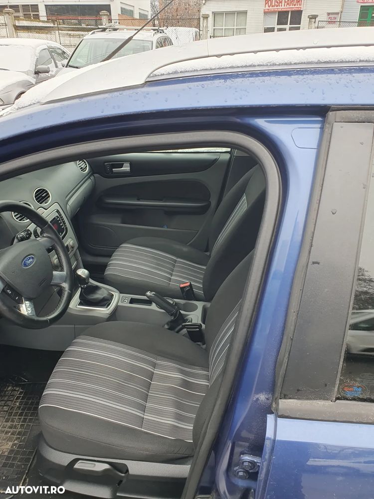 Ford Focus 1.6i Ti-VCT Ghia - 9