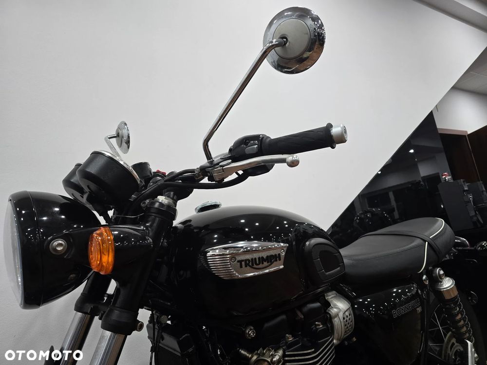 Triumph Bonneville - 20
