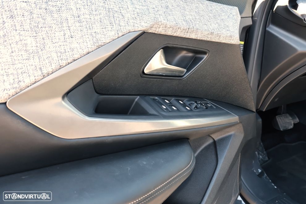 Peugeot 3008 1.2 Hybrid Allure e-DCS6 - 17