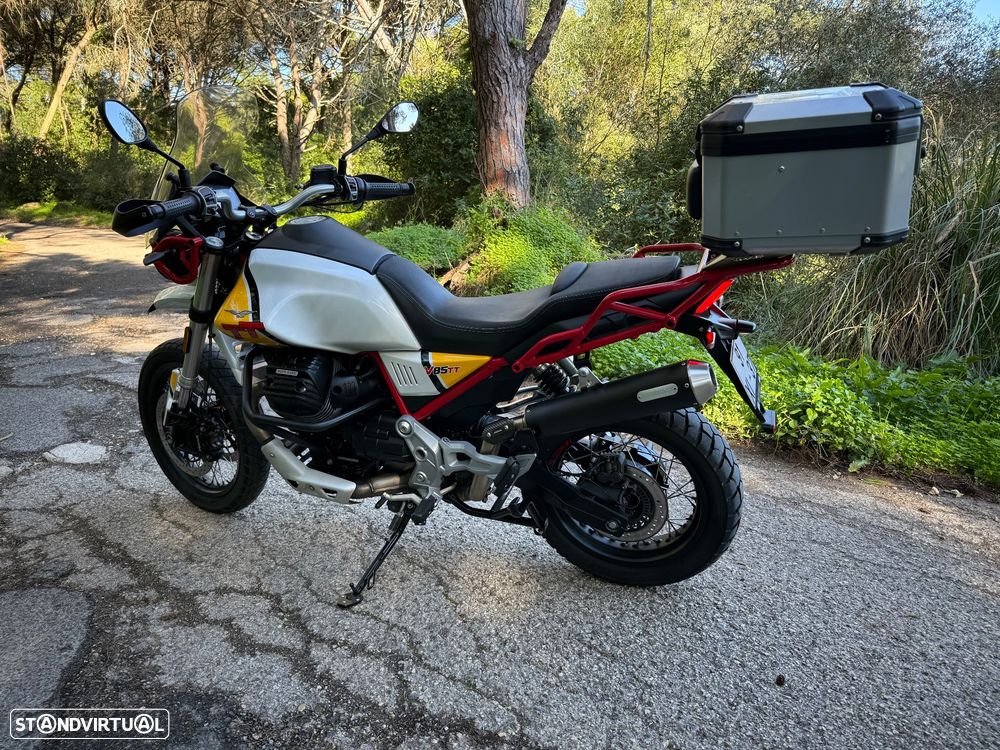 Moto Guzzi V85 TT - 11