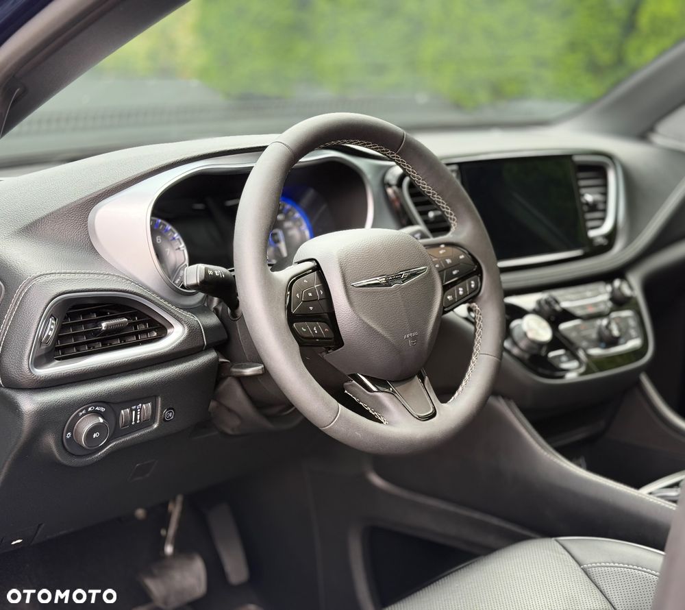 Chrysler Pacifica - 15