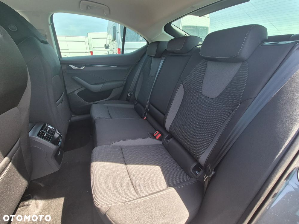 Skoda Octavia 1.5 TSI mHEV Drive Selection DSG - 11