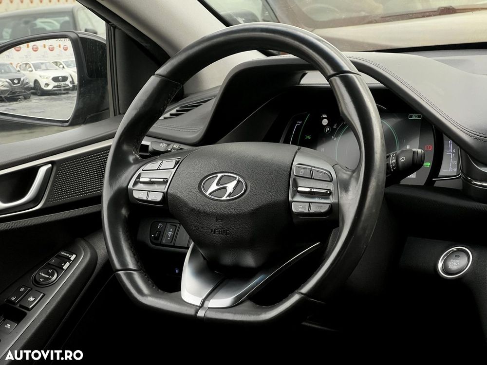 Hyundai IONIQ - 10