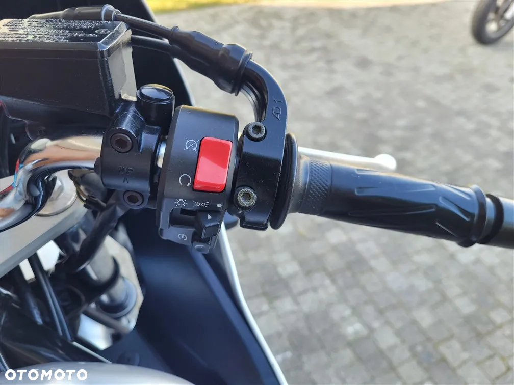 Yamaha FZS - 12
