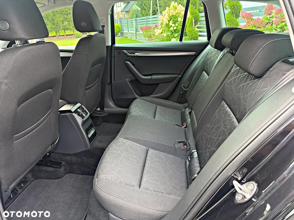 Skoda Octavia 1.6 TDI SCR Clever - 20