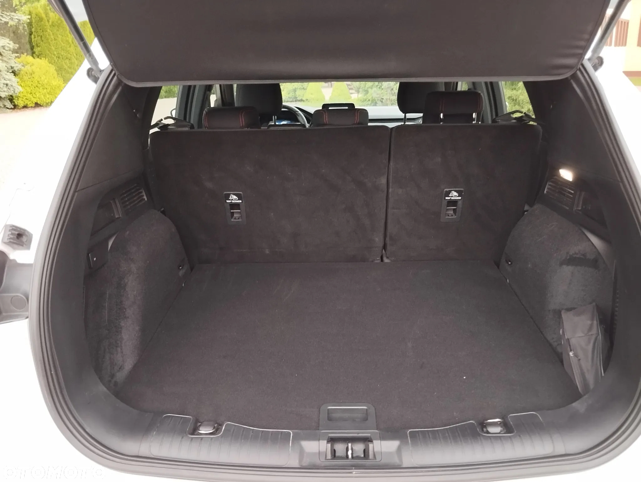 Ford Kuga 2.0 EcoBlue Hybrid ST-LINE - 30