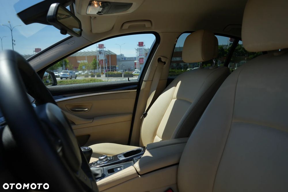 BMW Seria 5 520i - 22