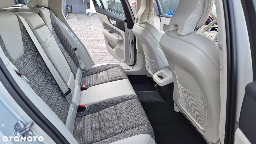 Volvo V60 B4 D Geartronic Momentum Pro - 14