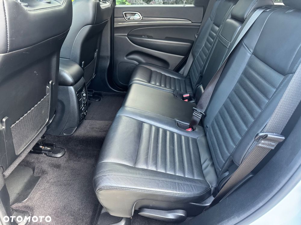 Jeep Grand Cherokee - 22