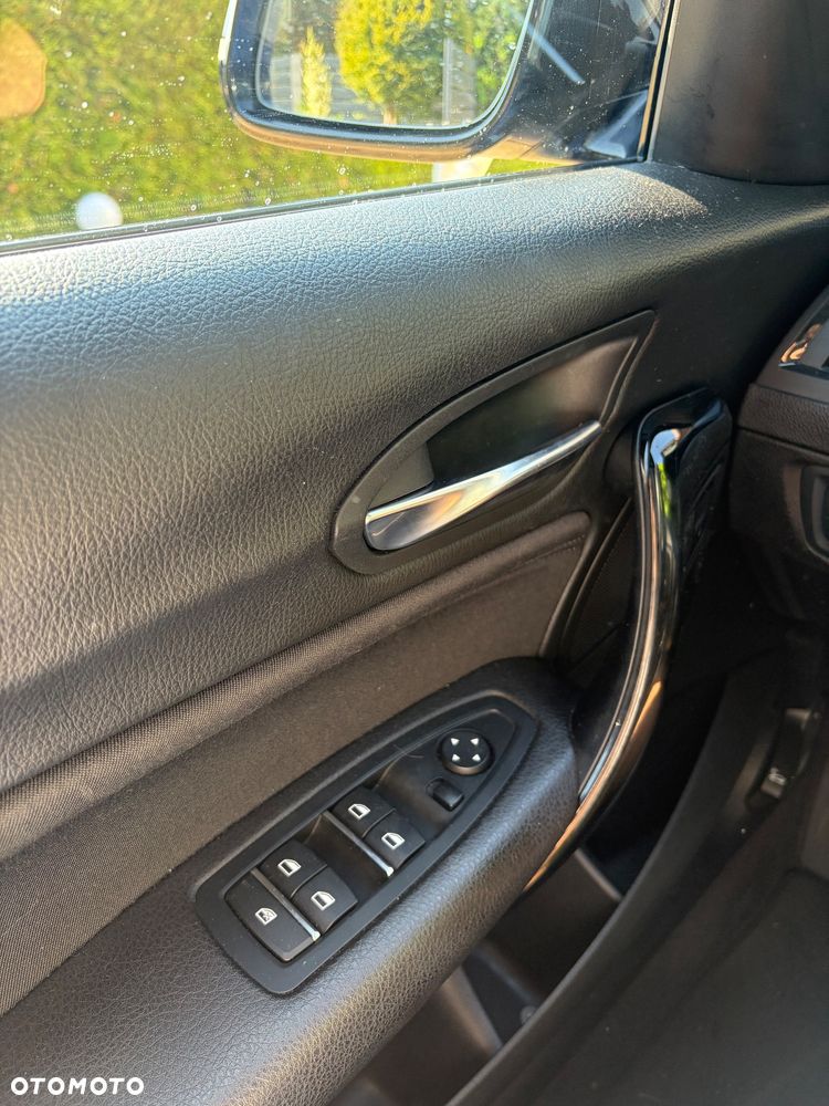 BMW Seria 1 118i Sport Line Shadow - 11