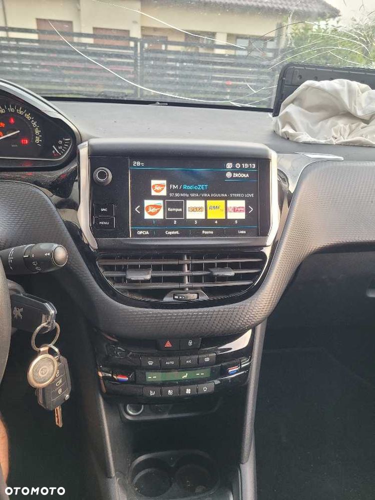 Peugeot 208 - 6