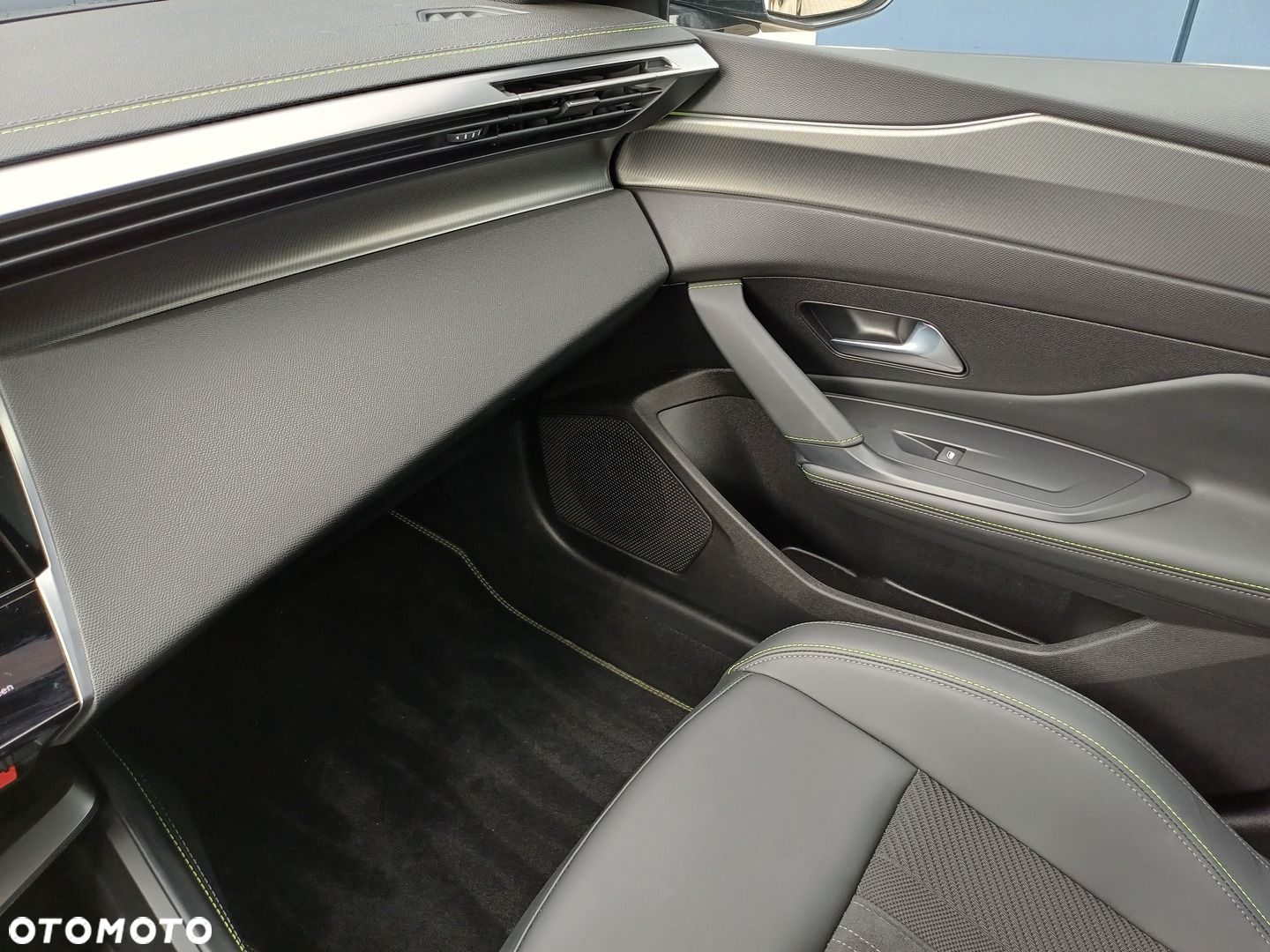 Peugeot 408 - 31