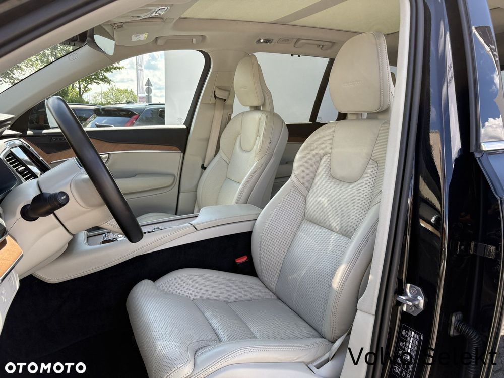 Volvo XC 90 - 9