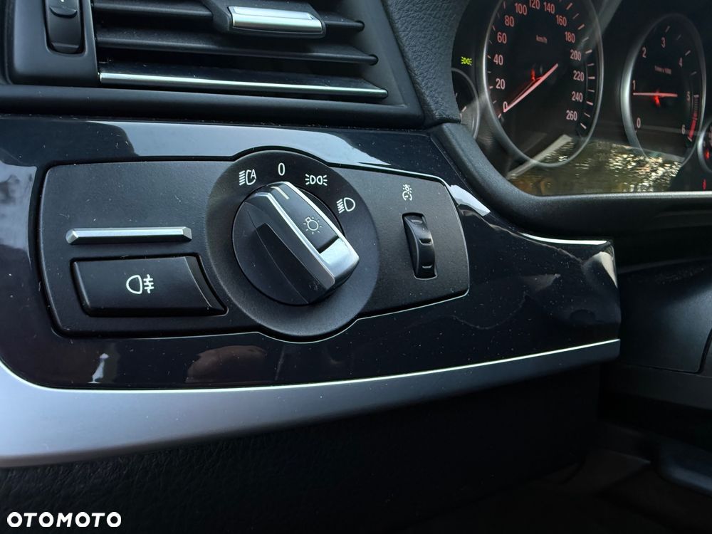 BMW Seria 5 525d - 21